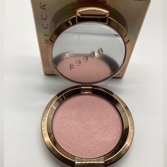 โค๏ธHOST PICKโค๏ธ Becca Light Chaser Highlighter in Rose Quartz Flash Seashell BNIB - Picture 11 of 16